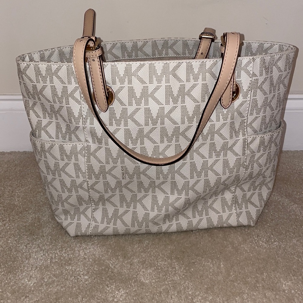 Michael Kors Bag- Multiple Pockets - image 2